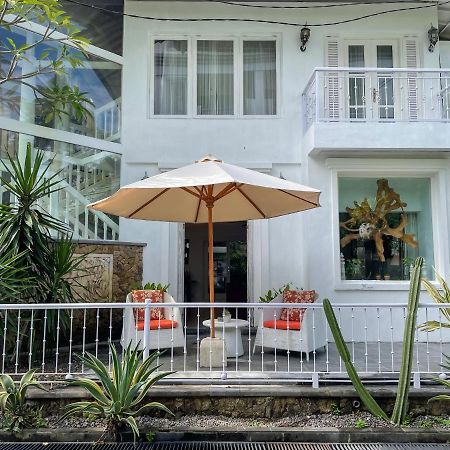 Beach House Canggu - 150M Berawa Beach Eksteriør billede