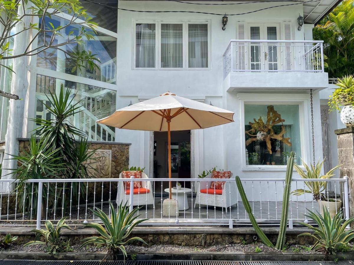 Beach House Canggu - 150M Berawa Beach Eksteriør billede